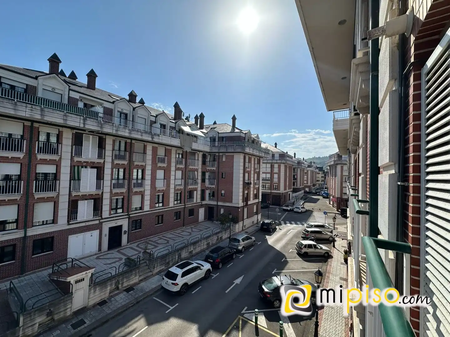 Vista exterior de Pis en venda en Colindres amb Calefacció, Terrassa i Moblat
