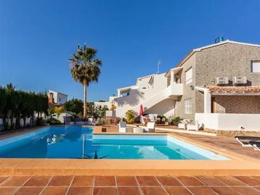 Chalet con piscina en venta en CARRIO PARK