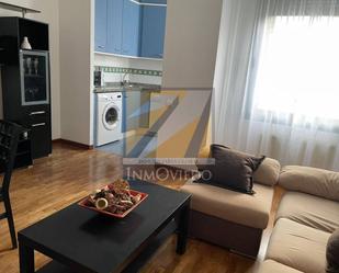 Sala d'estar de Apartament en venda en Oviedo  amb Calefacció i Parquet