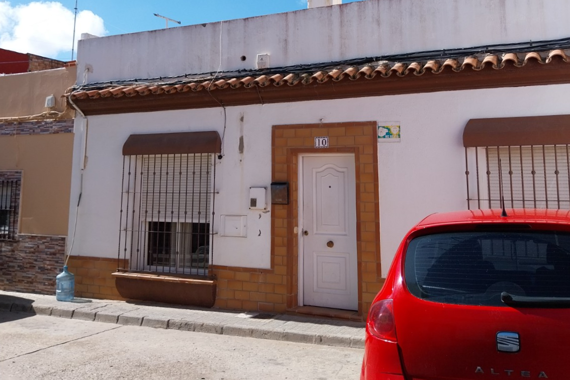 Vista exterior de Casa o xalet en venda en Chiclana de la Frontera amb Terrassa