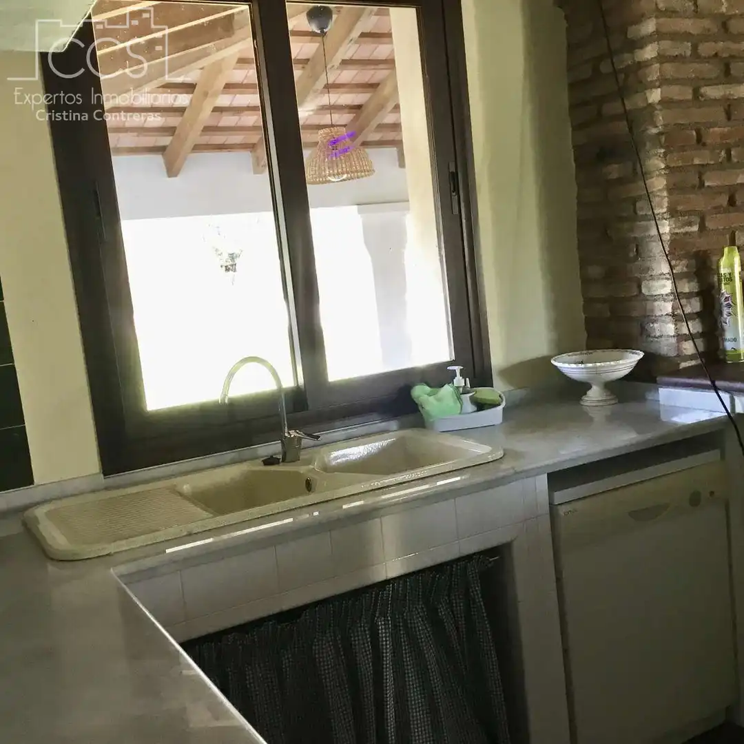 Cuina de Finca rústica en venda en El Pedroso amb Traster, Piscina i Moblat