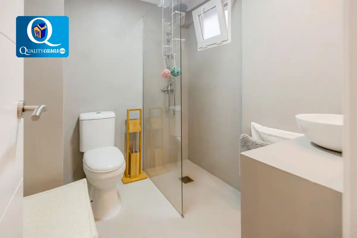Bathroom of Apartments for sale in Alicante / Alacant  with Air Conditioner, Terrace and Community pool