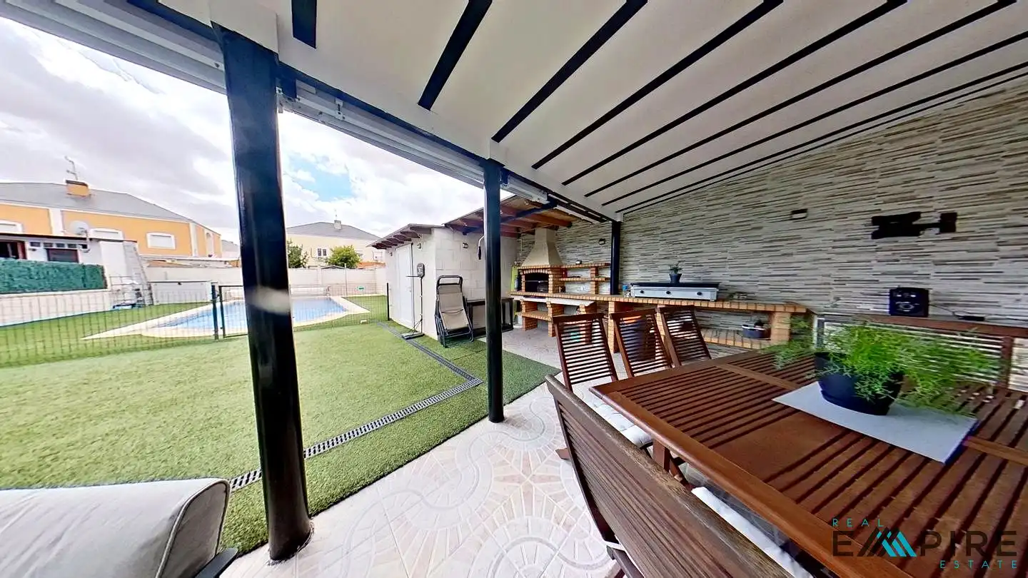 Semi-detached house with pool for sale in Ugena, imagen 3