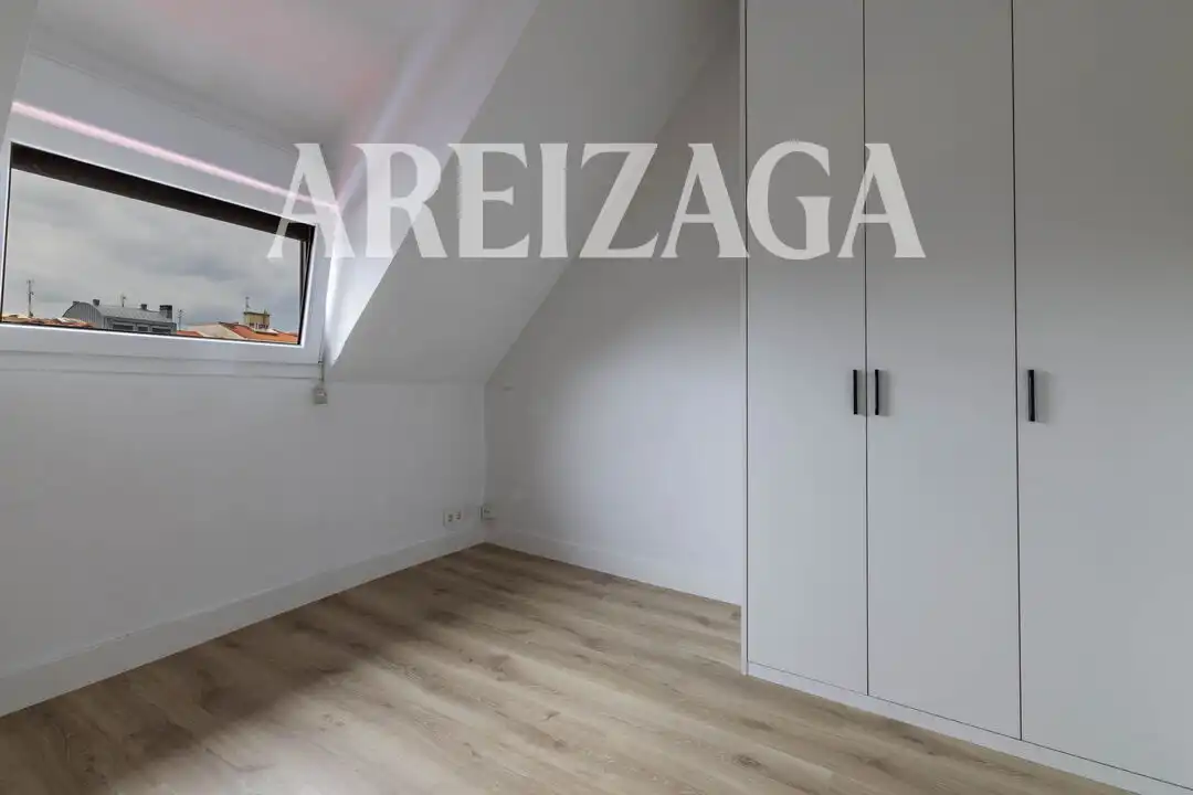 Habitación de Ático en venta en Donostia - San Sebastián  con Calefacción y Amueblado