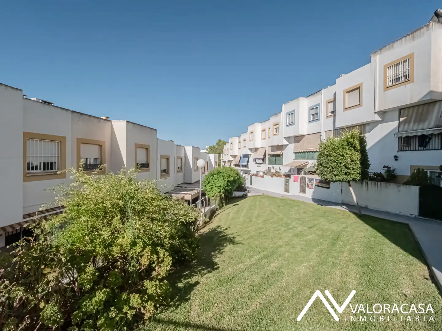 Vista exterior de Casa o xalet en venda en Cártama amb Aire condicionat, Terrassa i Moblat