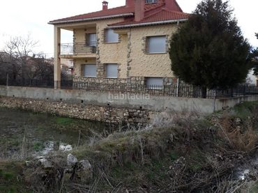Xalet en venda a Calle Eras del Rio 2