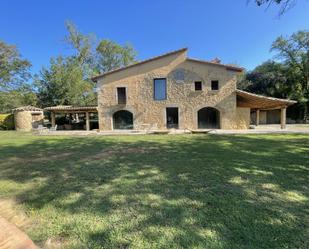 Vista exterior de Finca rústica en venda en Cornellà del Terri amb Piscina