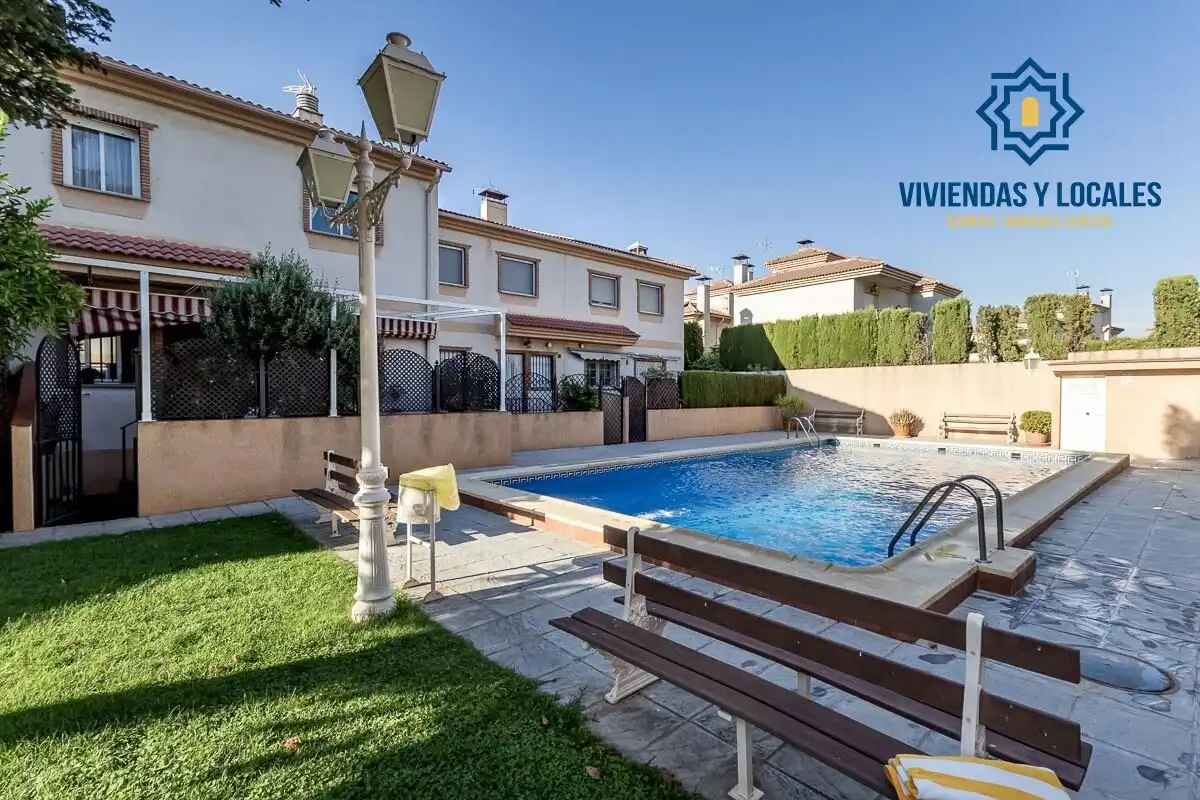 Casa con piscina en venta en Ogíjares