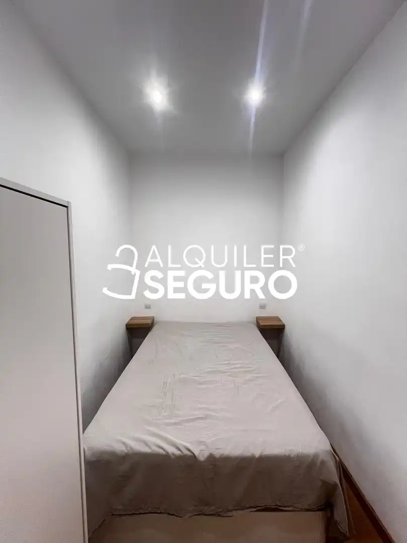 Bedroom of Flat for rent in Madrid  with Heating and Furnished
