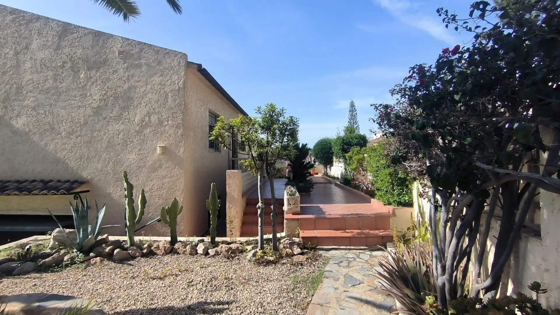 Vista exterior de Casa o chalet en venta en La Nucia con Calefacción, Jardín privado y Terraza