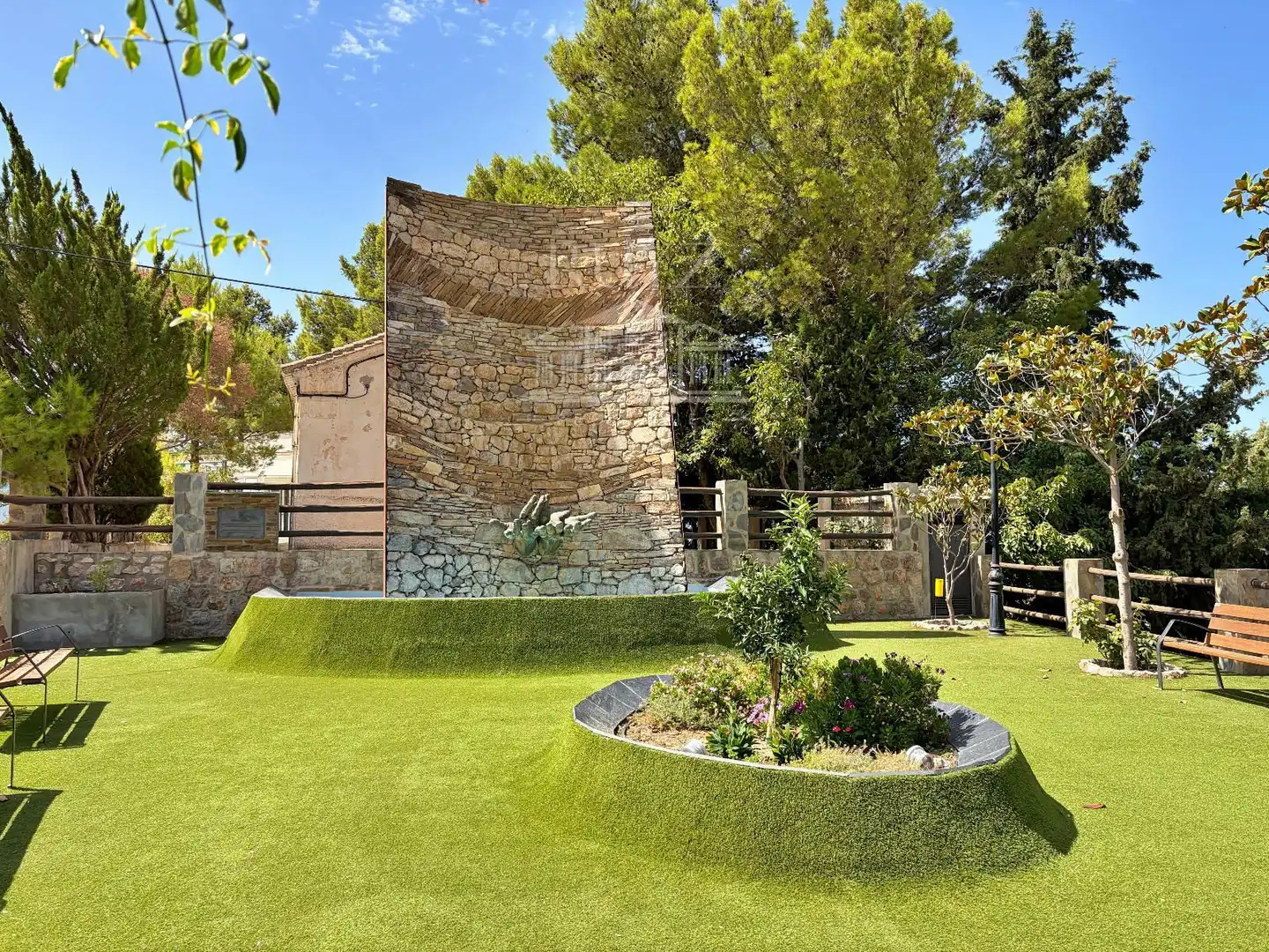 Vista exterior de Casa o chalet en venta en Carataunas con Terraza y Balcón