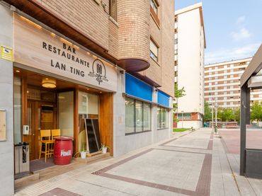 Local comercial en traspàs a Pamplona-Iruña - CALLE PINTOR ASENJO 12