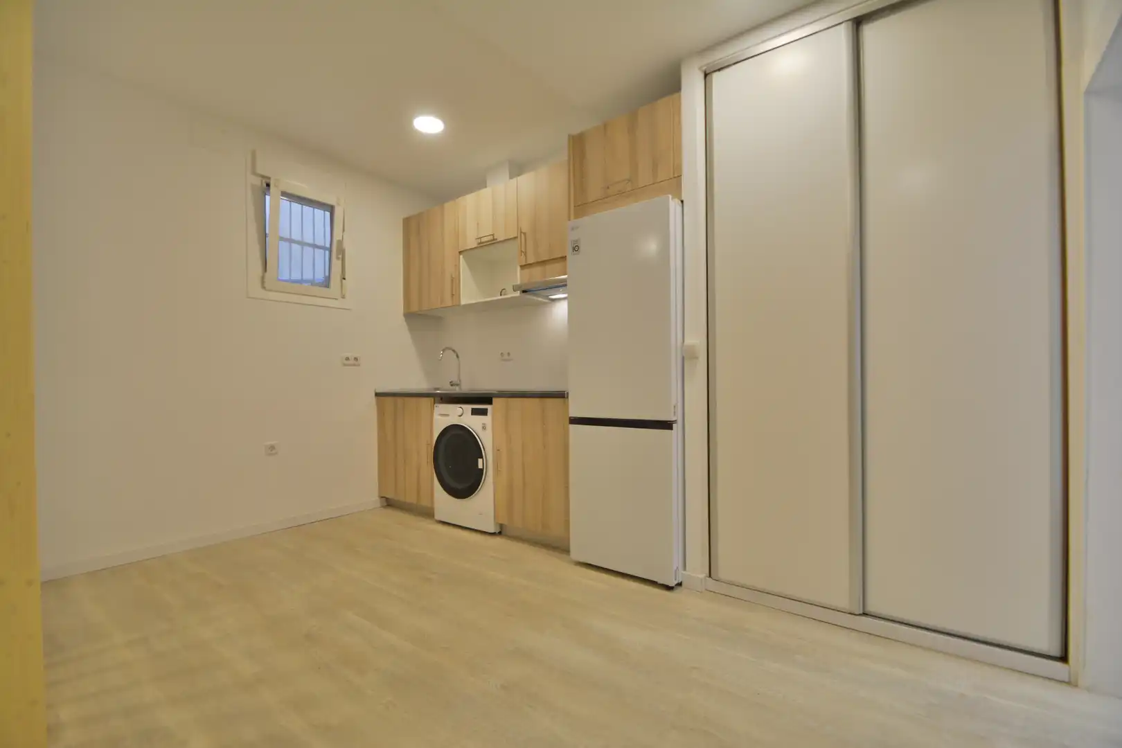 Habitación de Estudio de alquiler en Madrid con Aire acondicionado, Calefacción y Lavadora