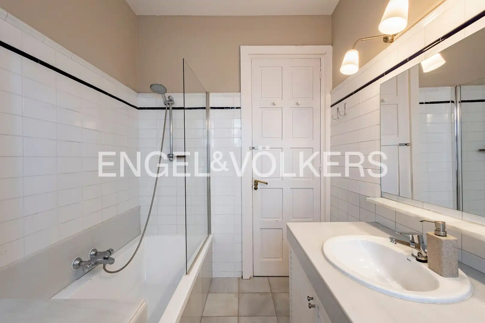 Baño de Piso en venta en Barcelona con Calefacción y Terraza