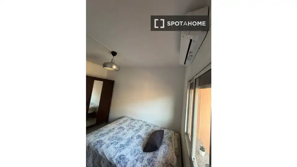 Schlafzimmer von Wohnung zur Miete in Barcelona mit Klimaanlage, Heizung und Möbliert