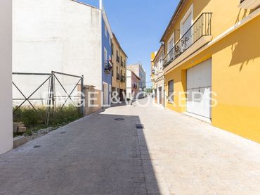Terrenos y solares en venta en Casc Urbà