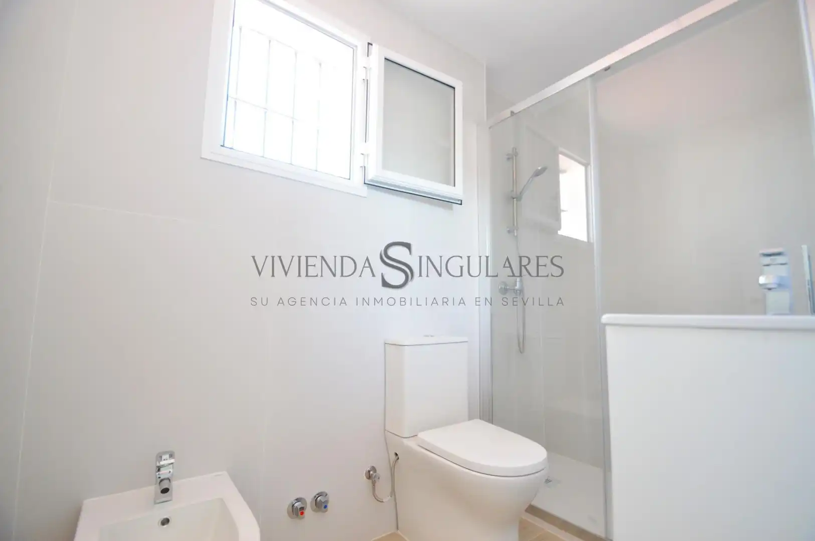 Baño de Ático de alquiler en Sevilla con Aire acondicionado, Calefacción y Terraza