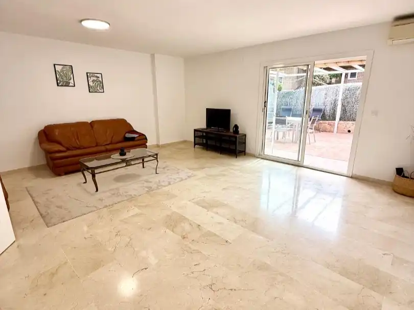 Sala d'estar de Casa o xalet en venda en L'Alfàs del Pi amb Aire condicionat, Terrassa i Balcó