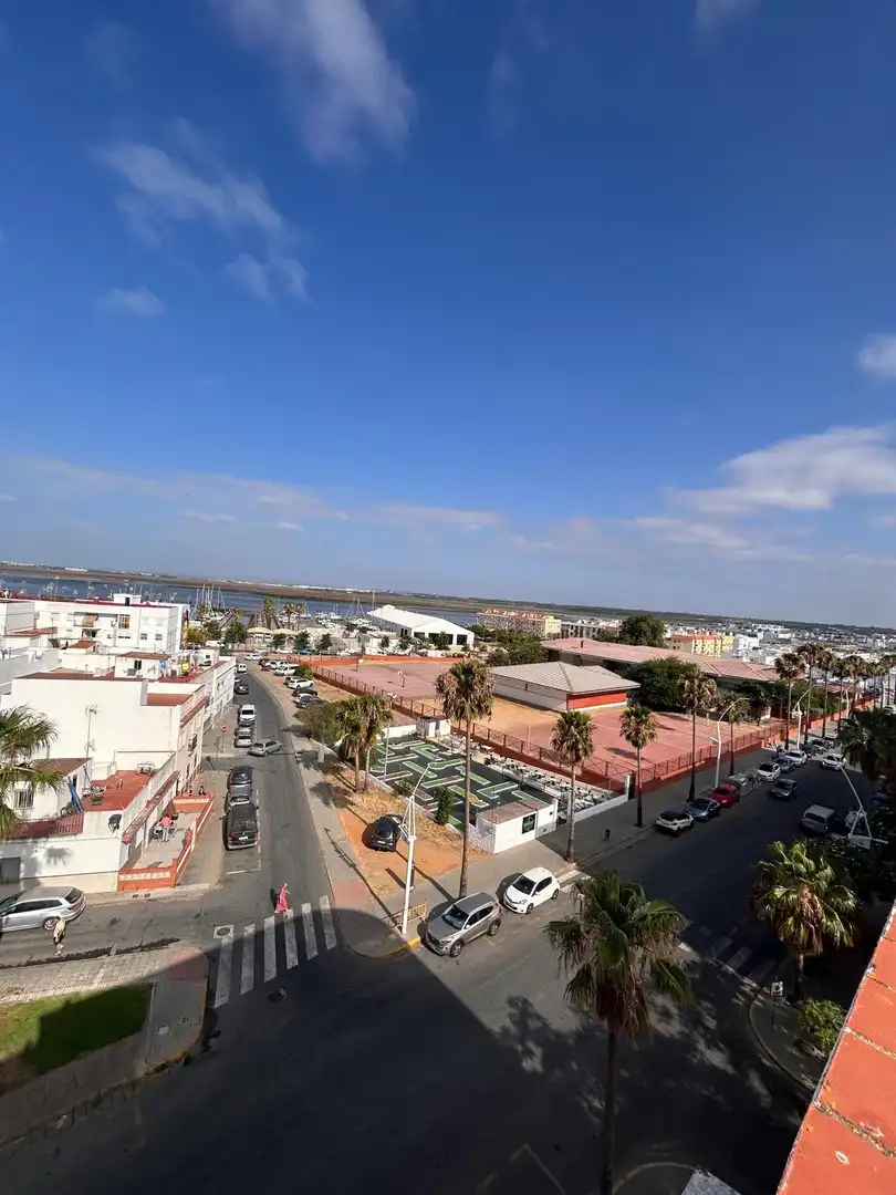 Vista exterior de Pis en venda en Isla Cristina amb Jardí privat, Terrassa i Traster