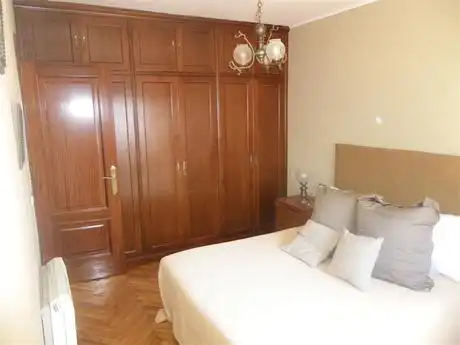 Habitación de Piso de alquiler en Vigo  con Calefacción, Parquet y Amueblado