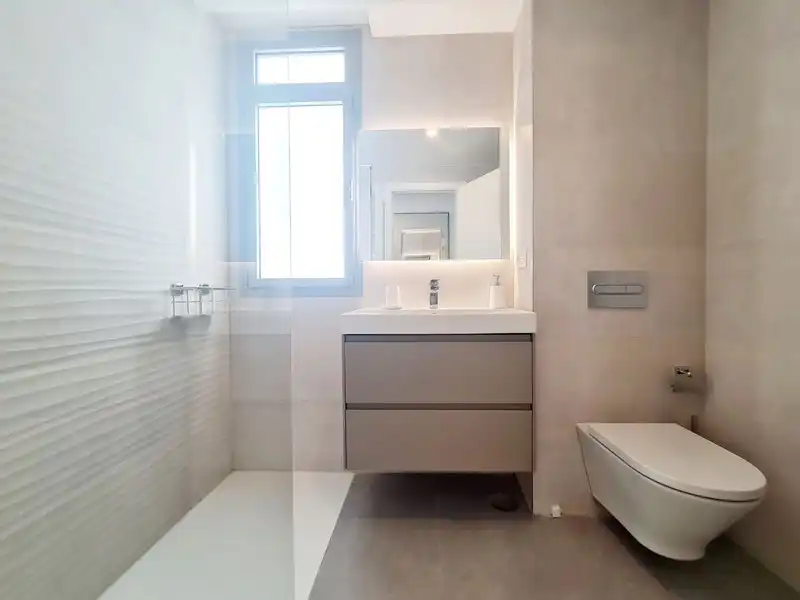 Bany de Apartament de lloguer en Marbella amb Aire condicionat, Jardí privat i Terrassa