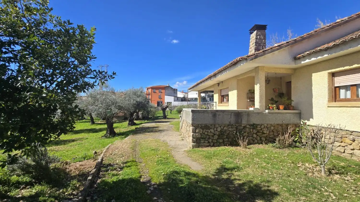 Vista exterior de Casa o chalet en venta en Jarandilla de la Vera con Aire acondicionado, Calefacción y Jardín privado