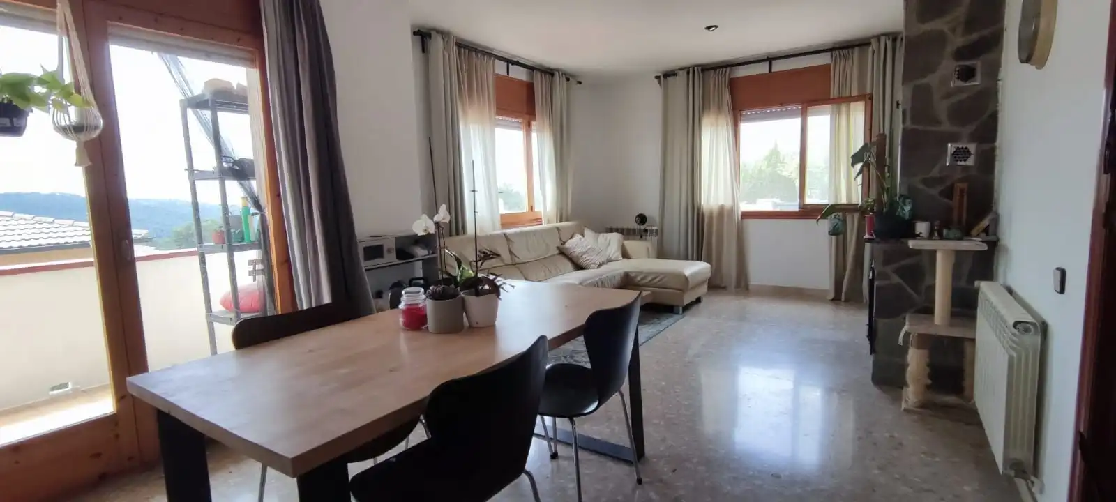 Sala d'estar de Casa o xalet en venda en Vallirana amb Calefacció
