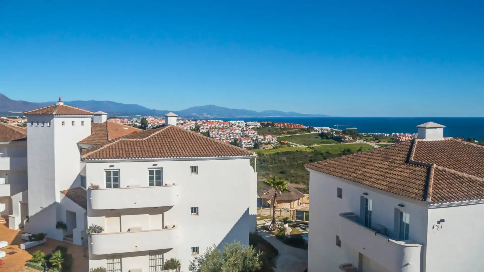 Außenansicht von Dachboden zum Verkauf in Manilva mit Klimaanlage, Terrasse und Schwimmbad