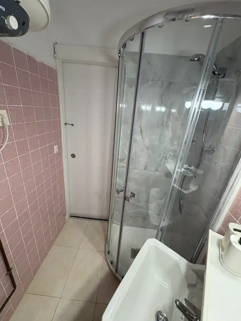 Baño de Piso para compartir en Alzira con Aire acondicionado y Amueblado