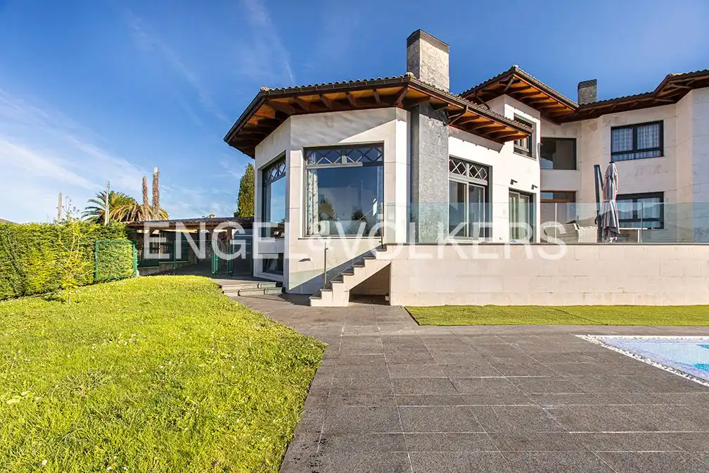 Exterior view of Houses for sale in Gijón   with Air Conditioner, Heating and Private garden