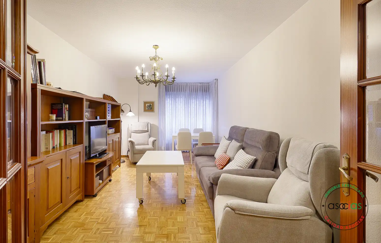 Sala d'estar de Pis en venda en Gijón  amb Calefacció, Parquet i Traster