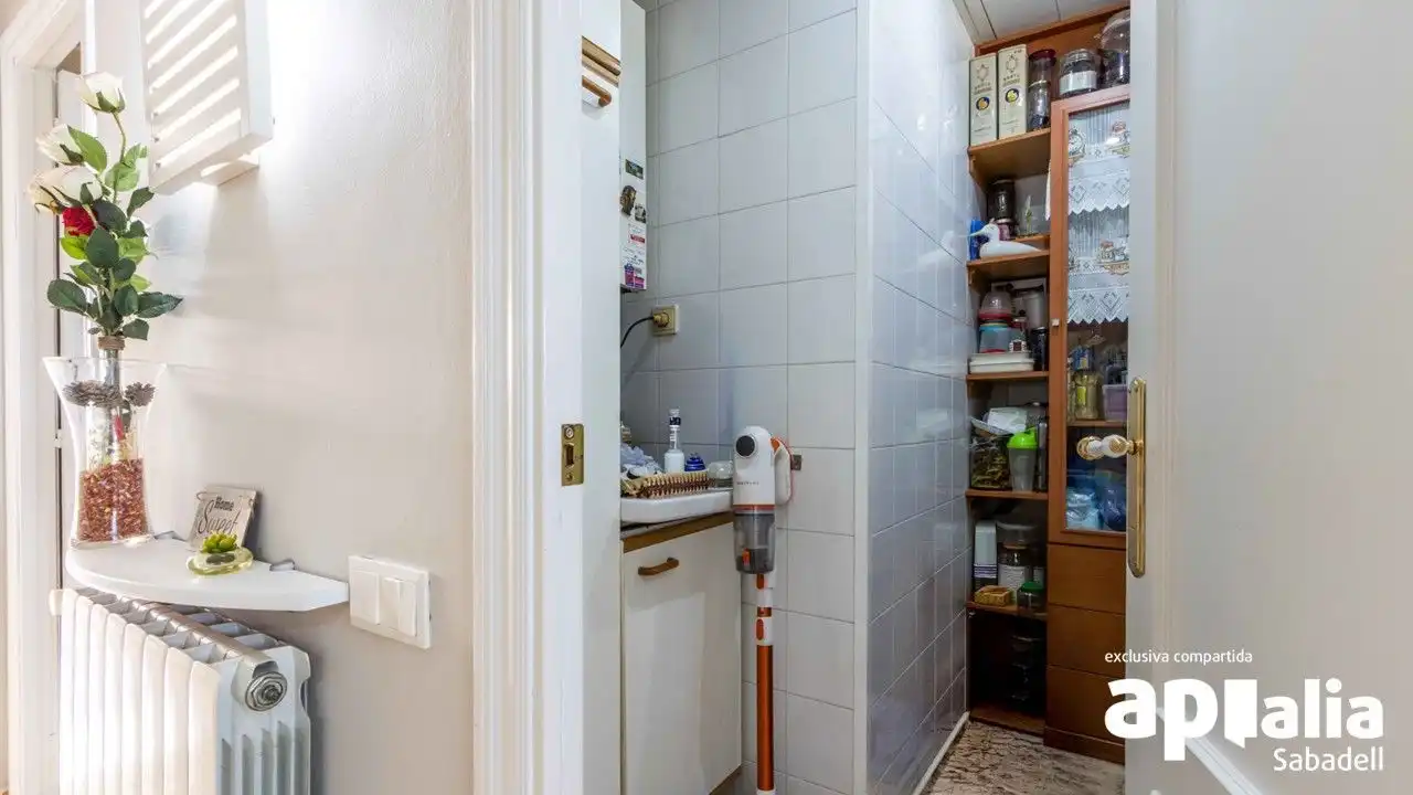 Cuina de Casa o xalet en venda en Terrassa amb Aire condicionat, Calefacció i Jardí privat