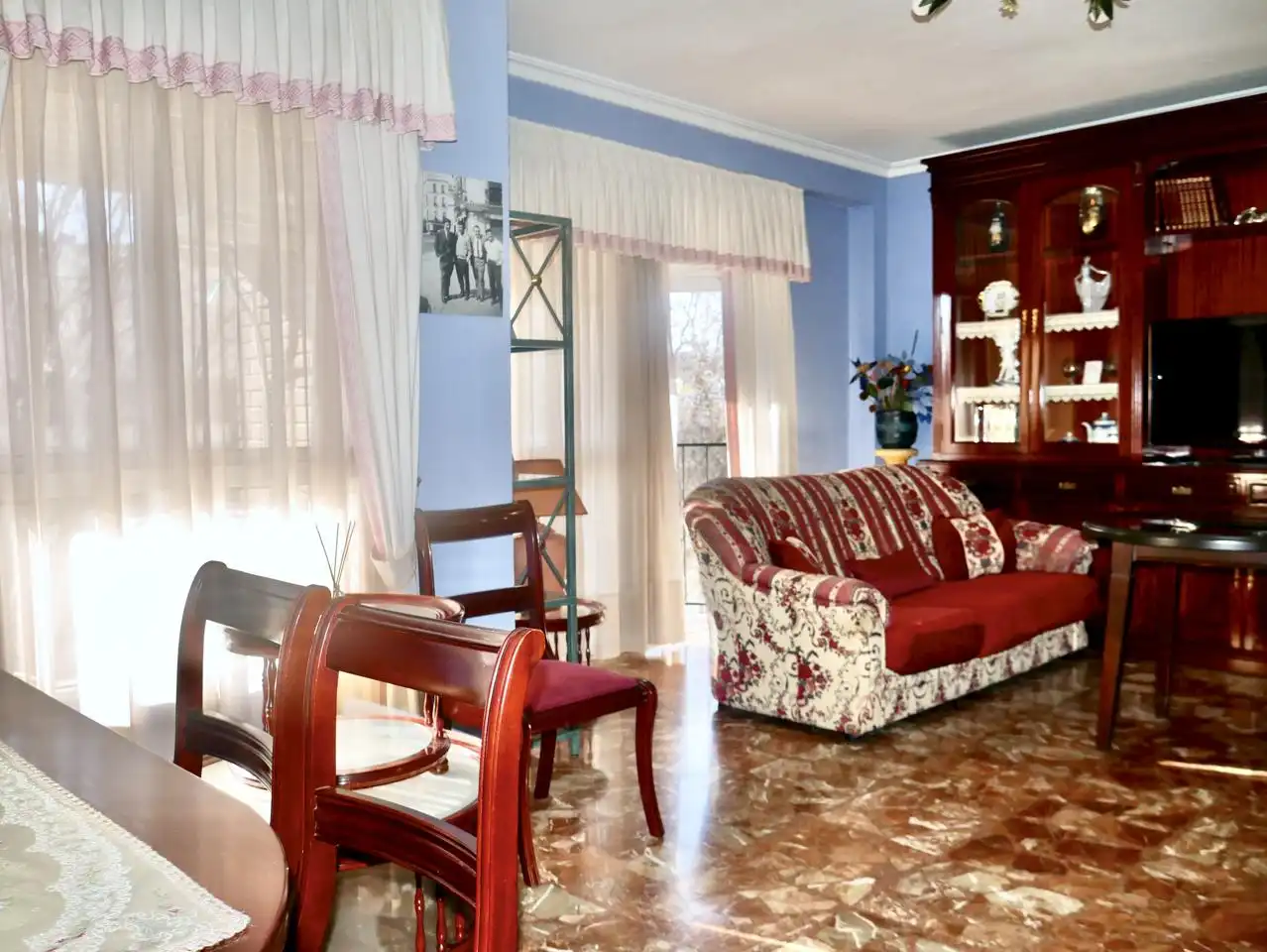 Living room of Flat for sale in Sevilla  with Air Conditioner, Terrace and Furnished