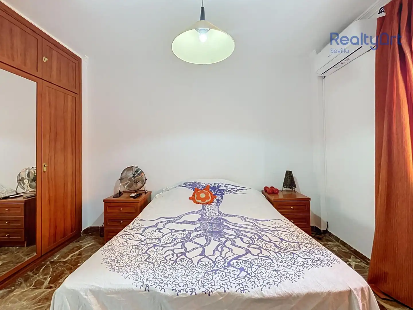 Habitación de Piso en venta en Sevilla con Aire acondicionado, Jardín privado y Balcón