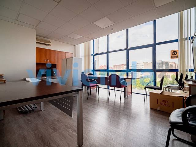 Local comercial en Alquiler en Valdebebas - Valdefuentes