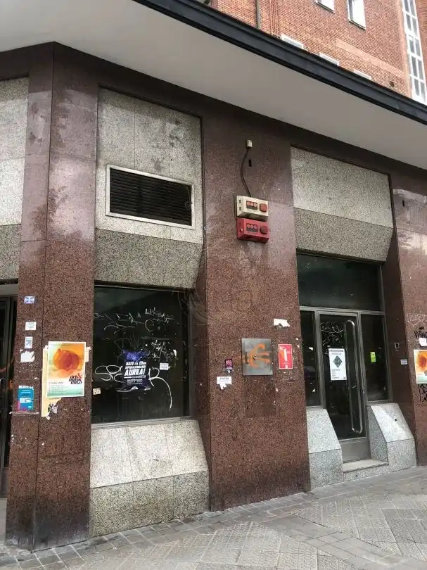 Vista exterior de Local en venda en Bilbao 