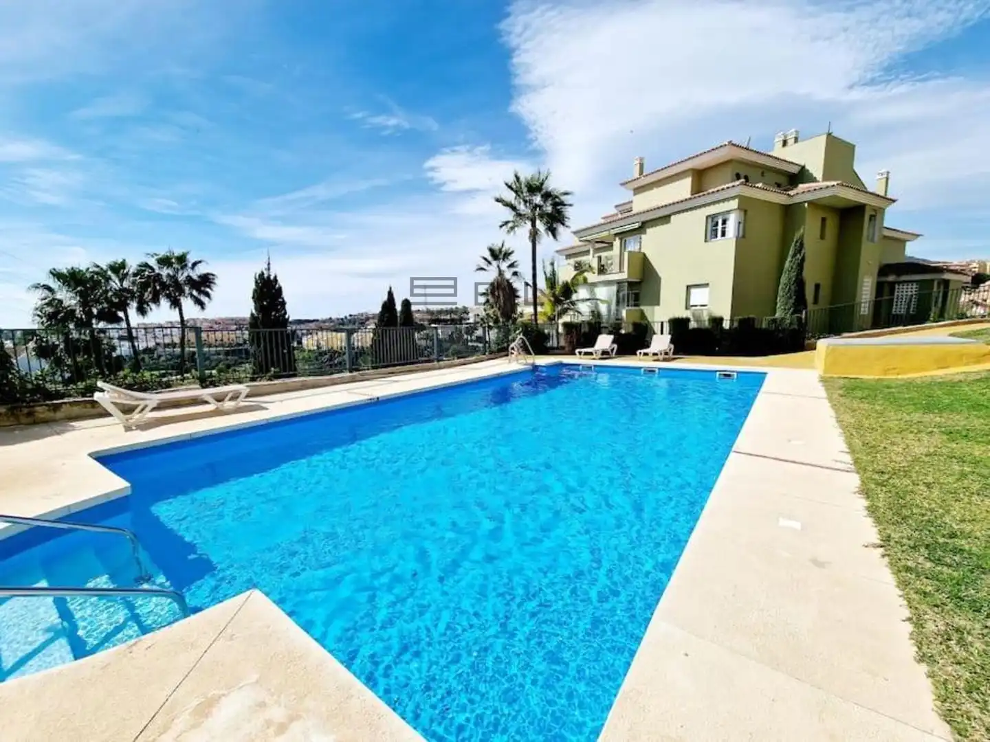 Schwimmbecken von Wohnung zum Verkauf in Mijas mit Klimaanlage, Terrasse und Abstellraum