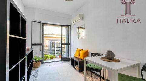 Photo 2 of Flat for sale in Calle Feria, 167, Doctor Barraquer - G. Renfe - Policlínico, Sevilla