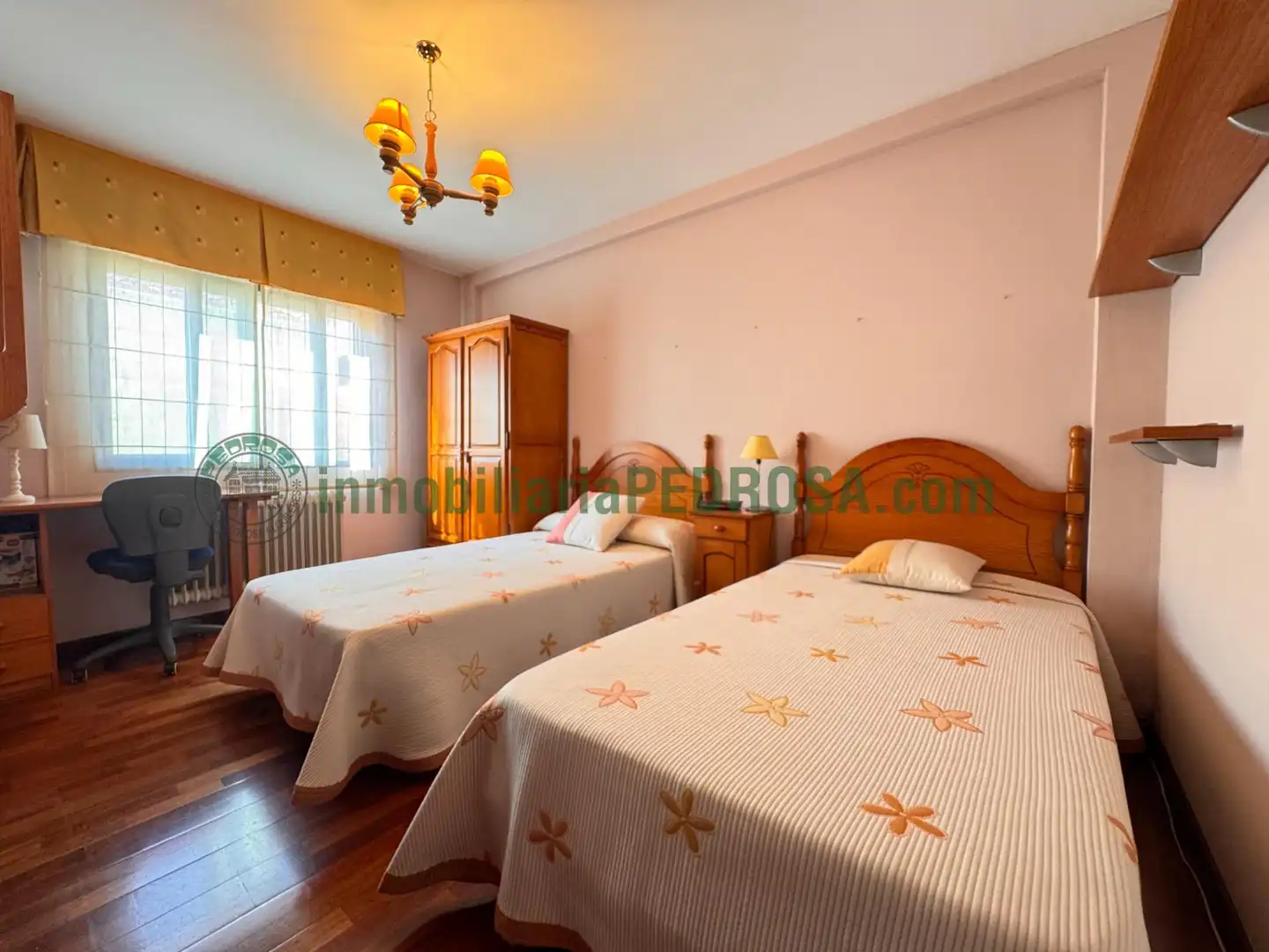 Habitación de Piso en venta en Pontevedra Capital  con Calefacción, Terraza y Trastero