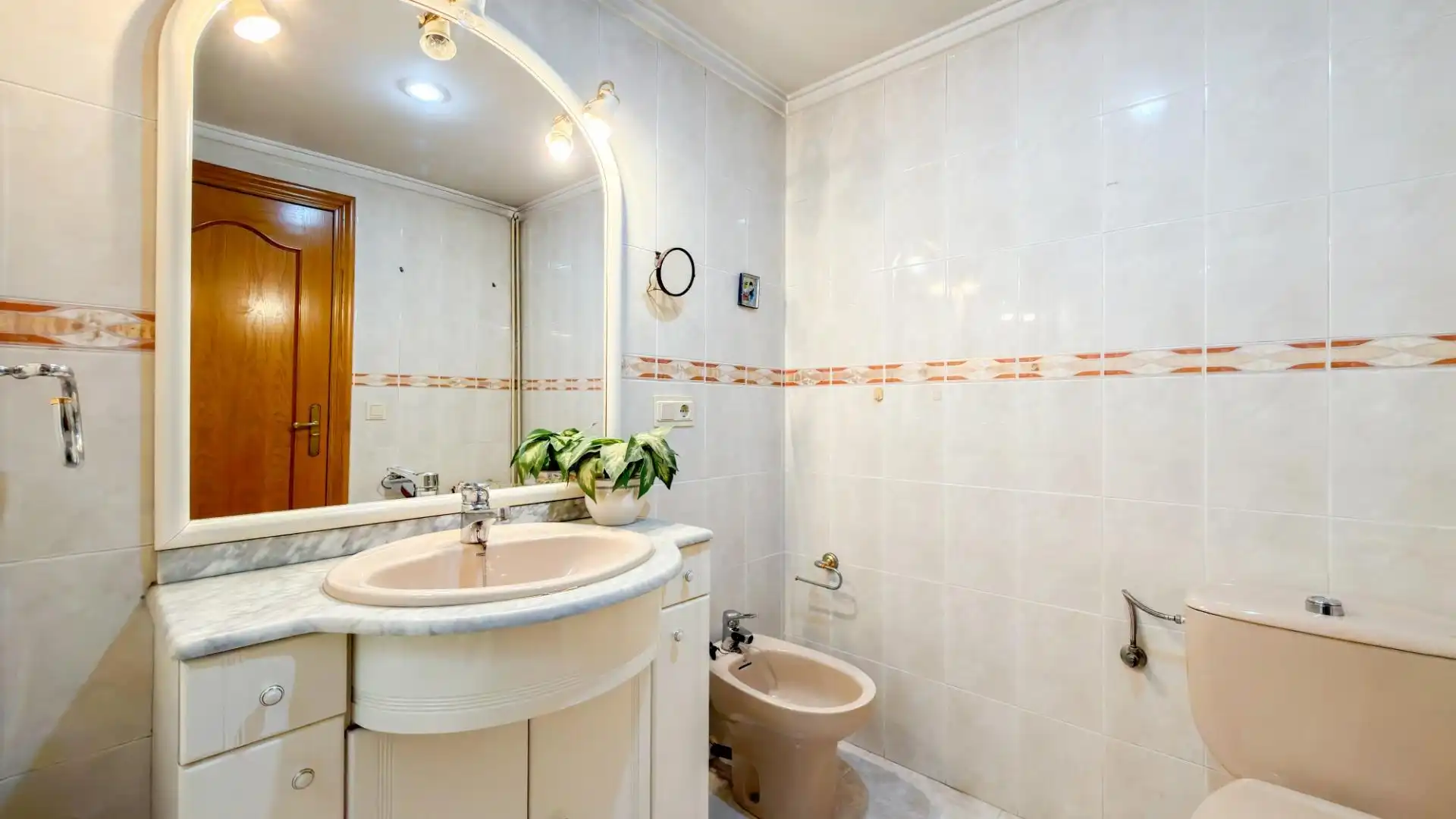Badezimmer von Wohnung zum Verkauf in Valencia mit Klimaanlage, Heizung und Parkett