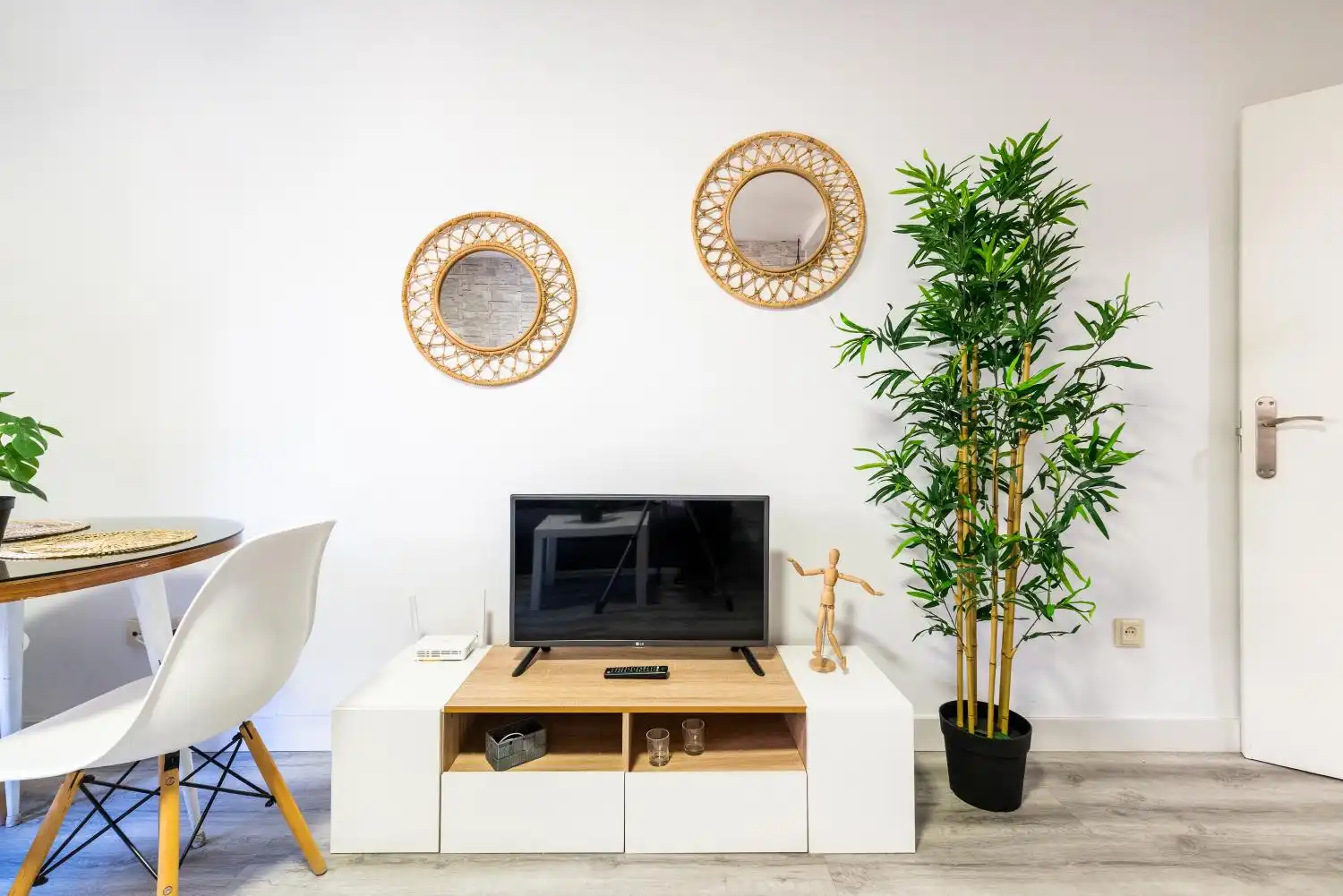 Living room of Flat for rent in Granada  with Air Conditioner, Heating and Furnished