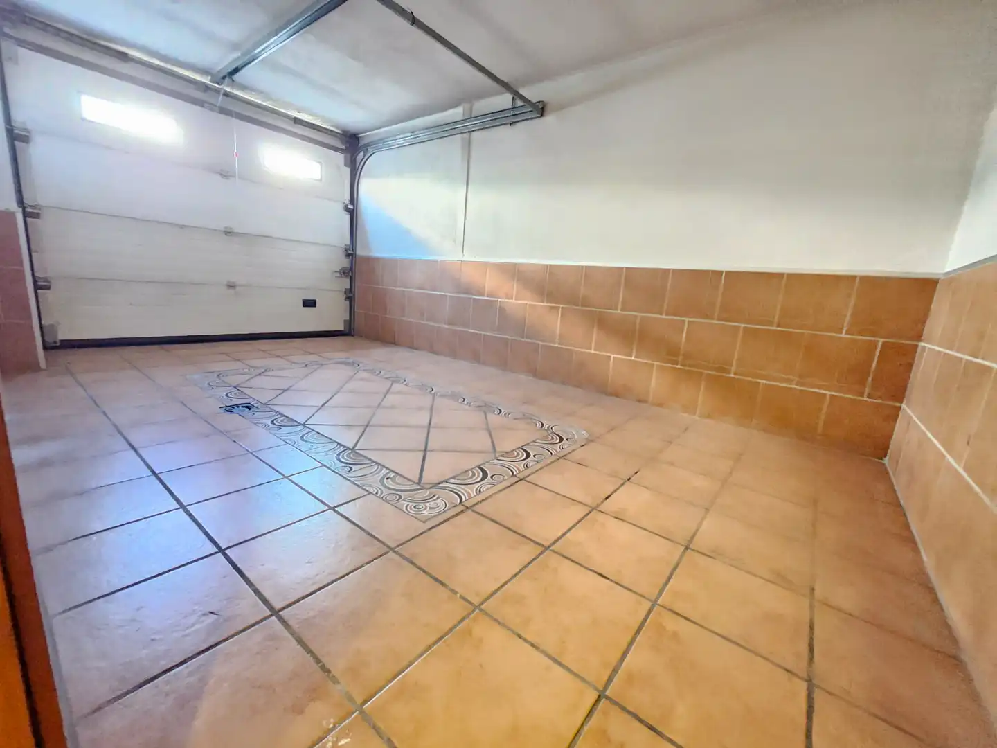 Parking de Casa adosada en venta en Ogíjares con Aire acondicionado, Trastero y Amueblado