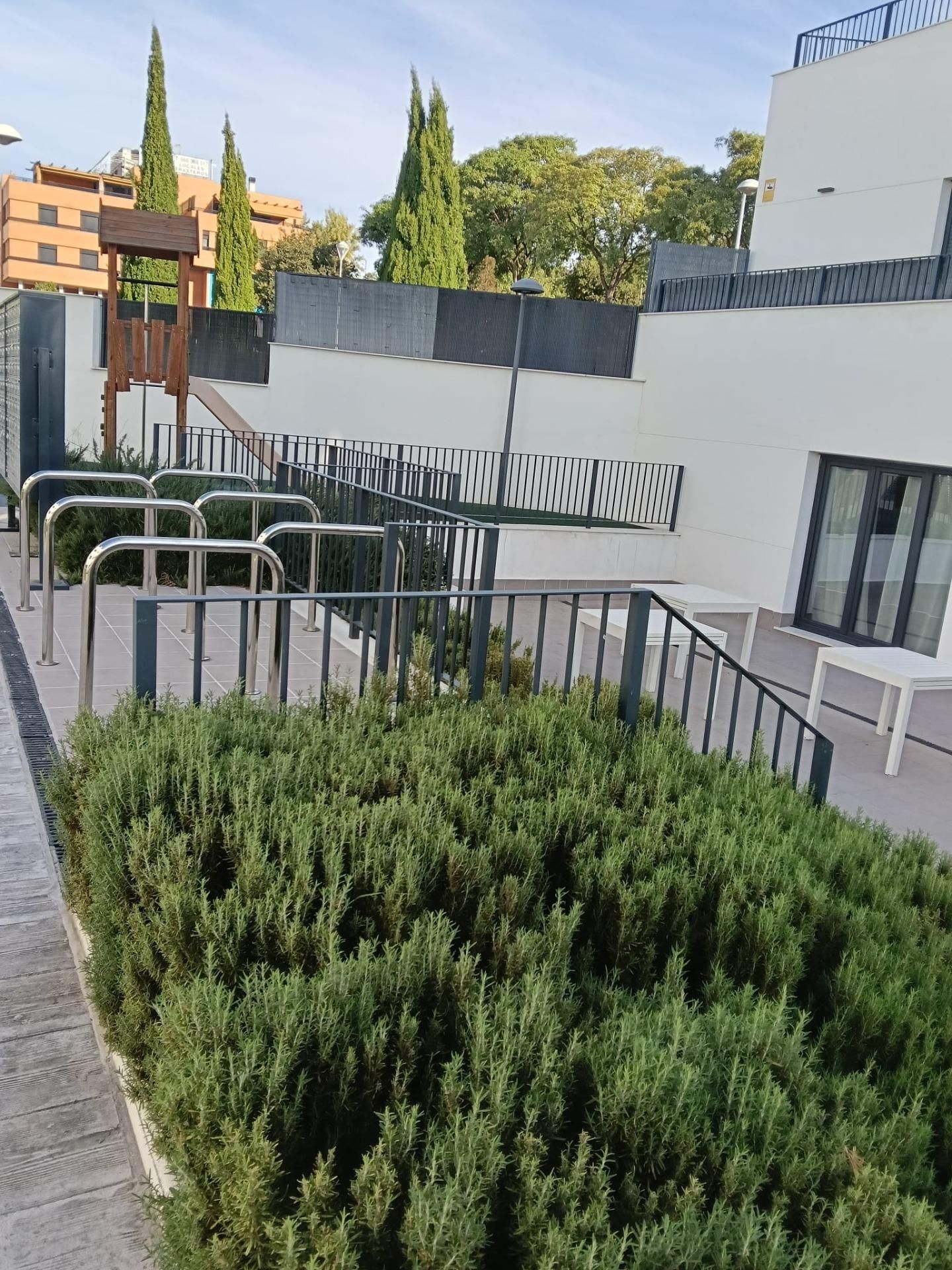 Vista exterior de Pis de lloguer en  Córdoba Capital amb Aire condicionat, Calefacció i Jardí privat