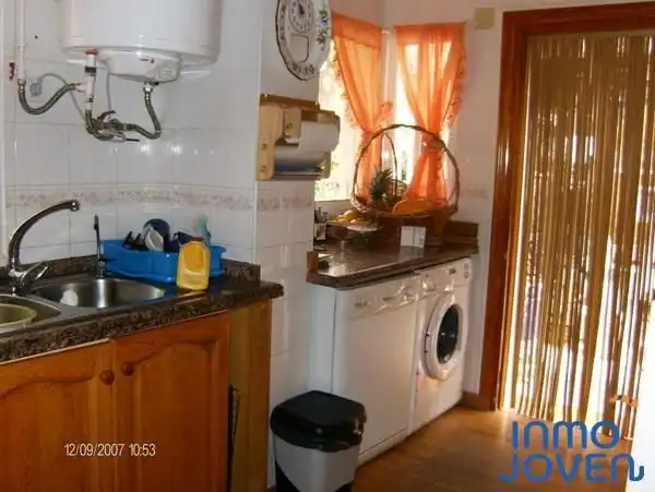 Cuina de Casa o xalet en venda en El Campello amb Aire condicionat, Jardí privat i Terrassa
