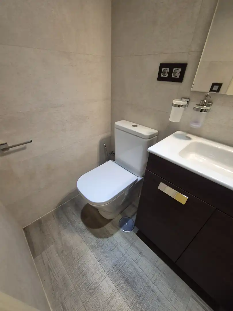 Badezimmer von Wohnung zur Miete in Madrid mit Klimaanlage, Heizung und Möbliert