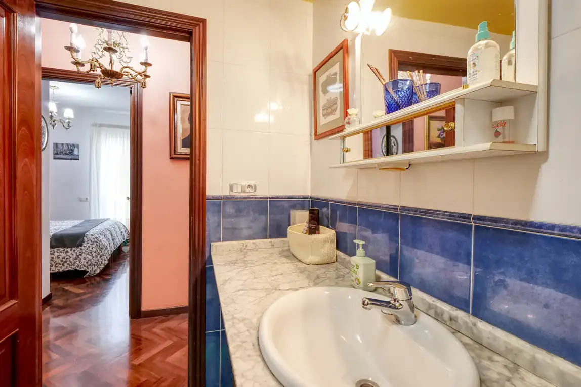 Baño de Casa adosada en venta en A Coruña Capital  con Calefacción, Jardín privado y Parquet
