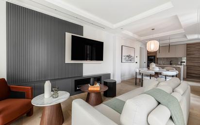 Living room of Flat for sale in  Madrid Capital  with Air Conditioner, Heating and Storage room