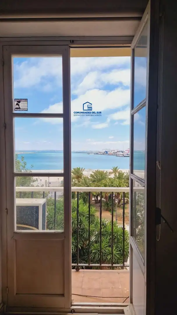 Vista exterior de Oficina de alquiler en Cádiz con Aire acondicionado y Amueblado
