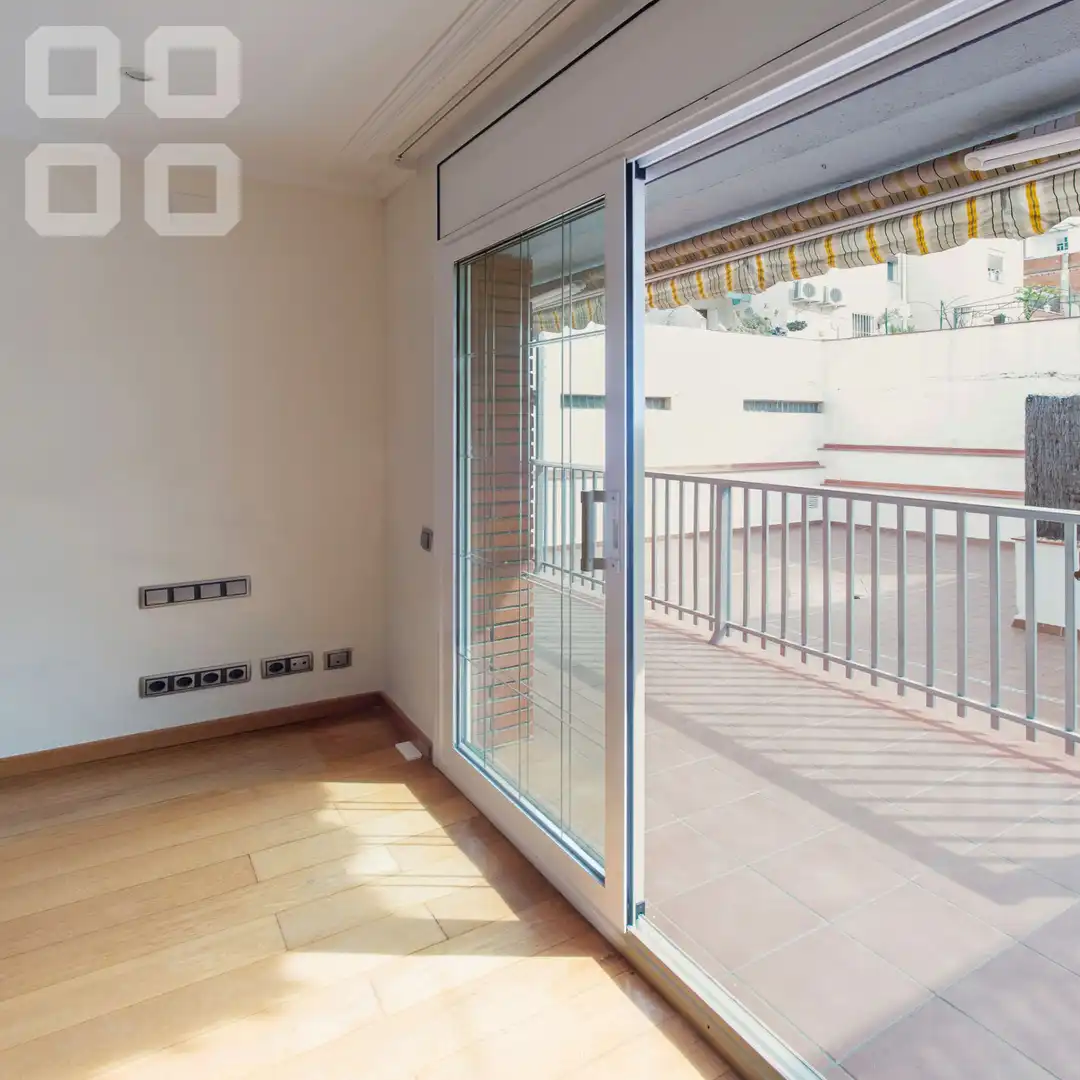 Terraza de Piso en venta en L'Hospitalet de Llobregat con Parquet, Terraza y Balcón
