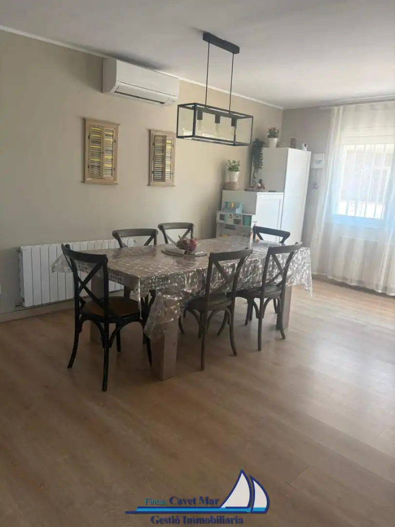 Menjador de Casa adosada en venda en Cambrils amb Aire condicionat, Calefacció i Jardí privat